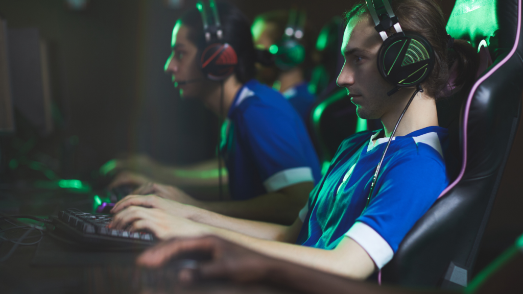 Team Structures in the Early Days of Esports