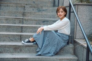 list three challenges that made travel along the silk road dangerous.